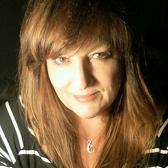 Meet your Posher, Deborah - Picture 1 of 1
